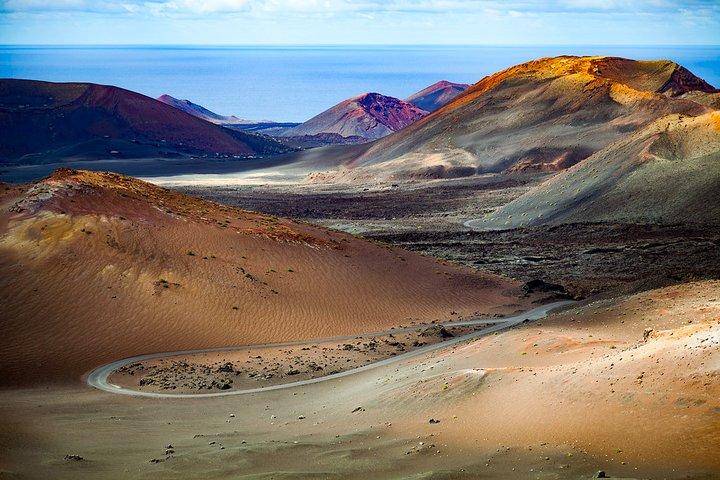 Excursão privada de luxo de dia inteiro a Timanfaya, Jameos del Agua e Cueva de los Verdes