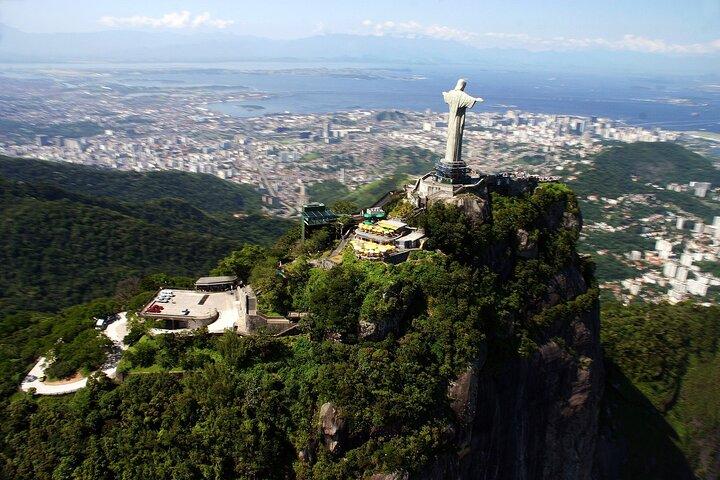 Voo panorâmico de helicóptero no Rio