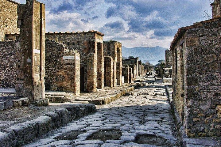 Pompeii SkipTheLine 3 Hours Tour