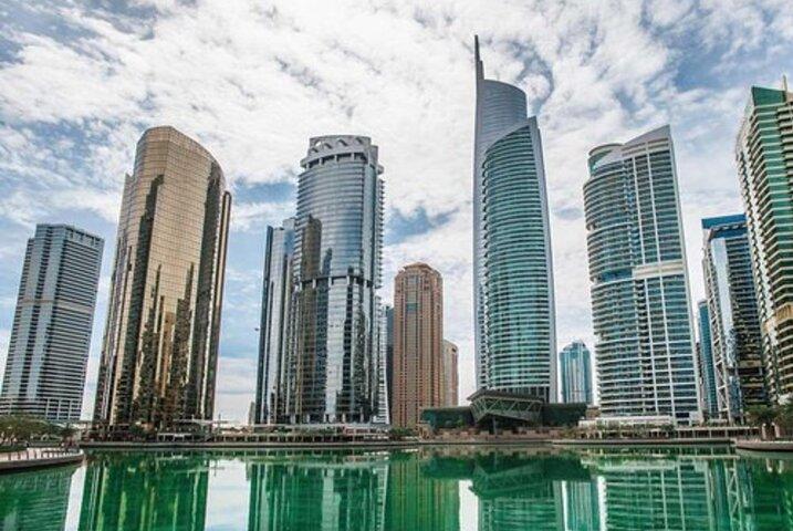 Disfrute del Burj Khalifa de Dubái con una cena en un restaurante de la torre