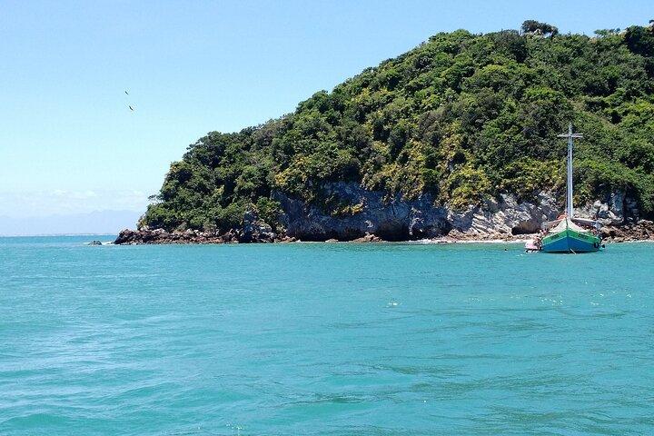 Um dia em Buzios com passeio de barco e almoço