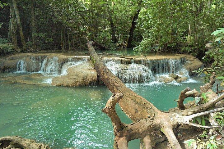 Beauté de la cascade d'Erawan Kanchanaburi - Visite guidée privée