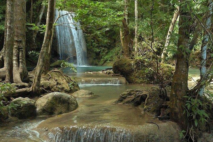 Beauté de la cascade d'Erawan Kanchanaburi - Visite guidée privée