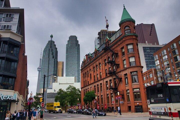Tour privato della città di 4 ore a Toronto con autista e guida - Hotel pick up