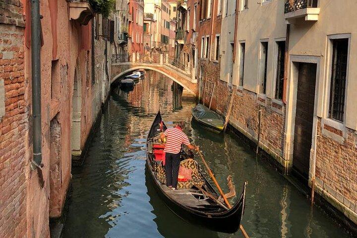 Venedig: Markusplatz und Rialto mit 30 Minuten Gondelfahrt