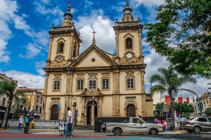聖母マリアに敬意を表してアパレシーダの聖母の神社–日帰り旅行