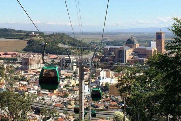 聖母マリアに敬意を表してアパレシーダの聖母の神社–日帰り旅行