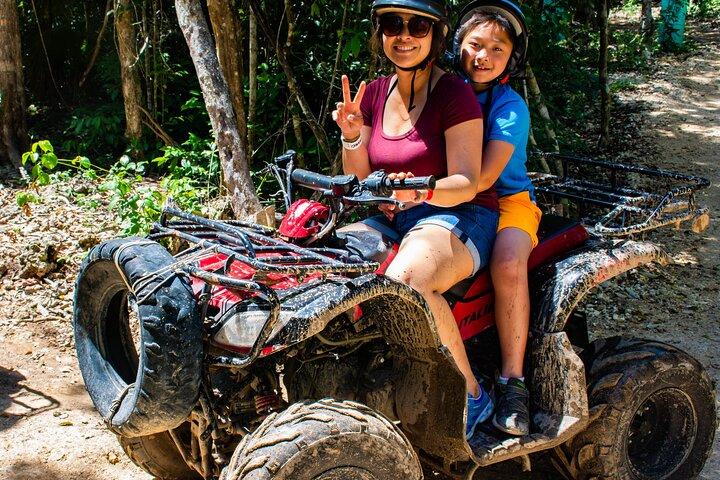 Experiencia en cuatriciclo (compartido) Tirolesa y cenote desde Cancún