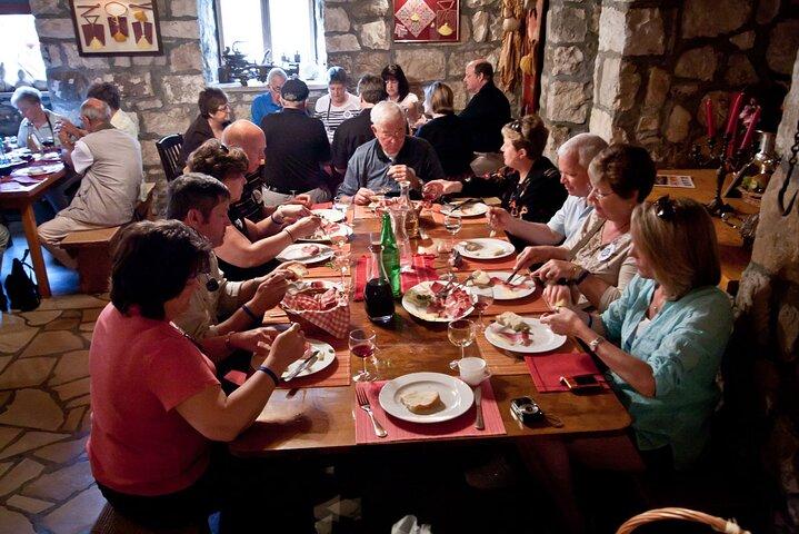 Meio dia de experiência gastronômica no campo de Dubrovnik
