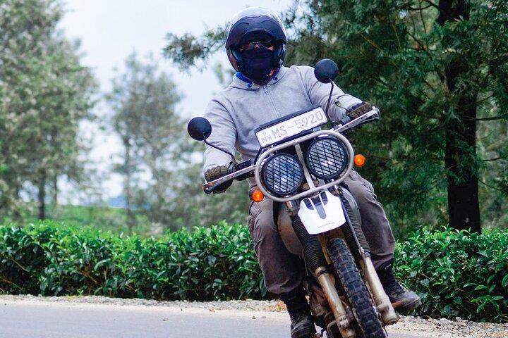 スリランカの文化三角地帯ガイド付きバイクツアーに乗る（4日間）