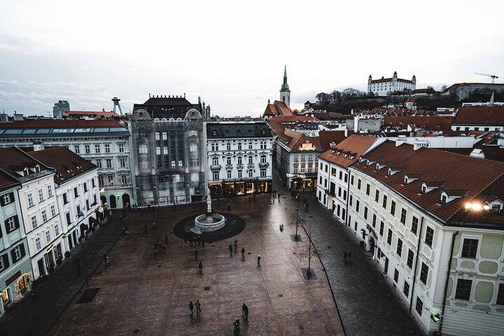 Sorprendi la passeggiata di Bratislava con un locale
