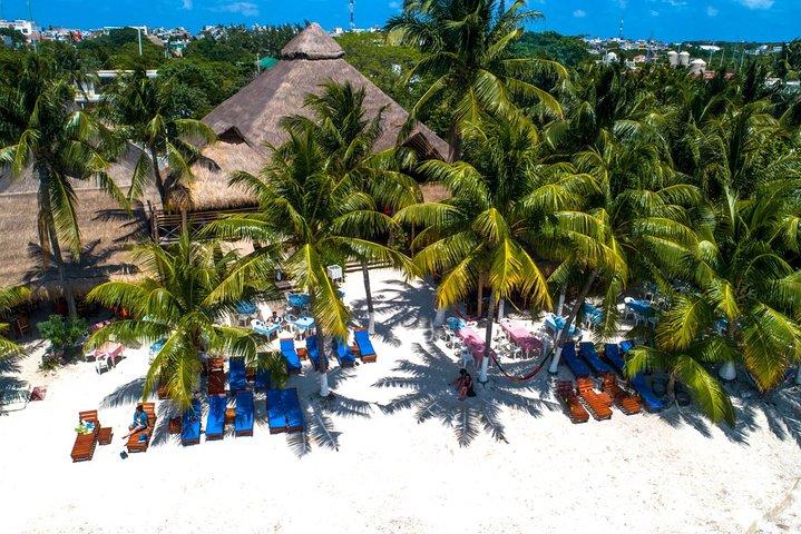 Sailing away-Island Adventour Yacht - Isla Mujeres Beach Club