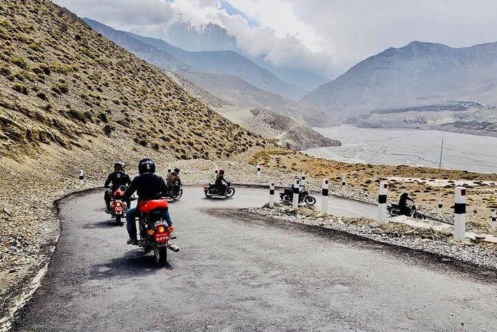 12 Tage einzigartige Reise, um Mountain Trail mit dem Motorrad in Nepal zu erkunden