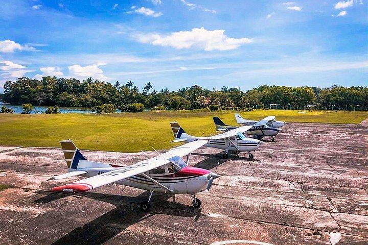 コッガラ空港（KCT）発飛行機による空中ホエールウォッチング
