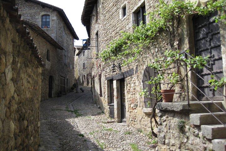 Private Ganztagestour von Perouges und Annecy ab Lyon mit Abholung vom Hotel
