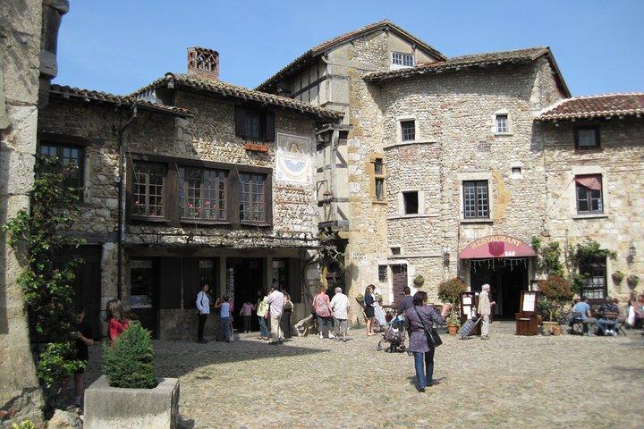 Private Ganztagestour von Perouges und Annecy ab Lyon mit Abholung vom Hotel