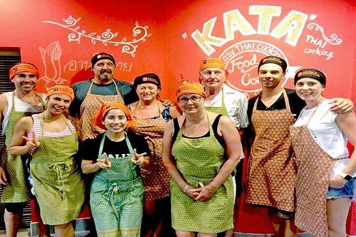 Thai Cooking Class af Kata Thai Cooking School i Phuket
