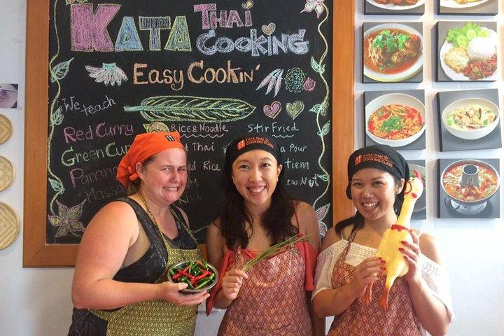 Thai Cooking Class af Kata Thai Cooking School i Phuket