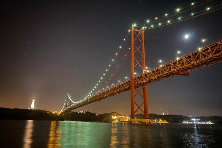 Visite de Lisbonne en voilier de nuit