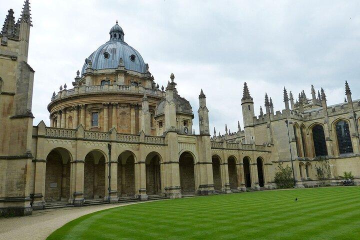 Excursão a pé privada pela Universidade de Oxford com um guia profissional