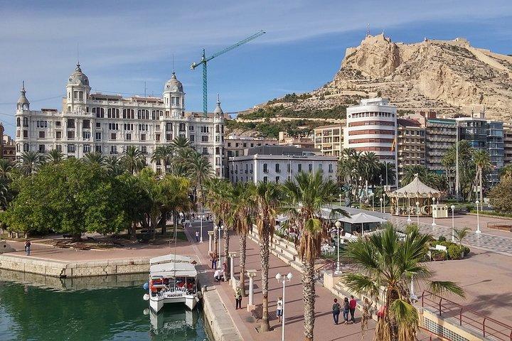 Excursão a pé privada em Alicante com um guia profissional