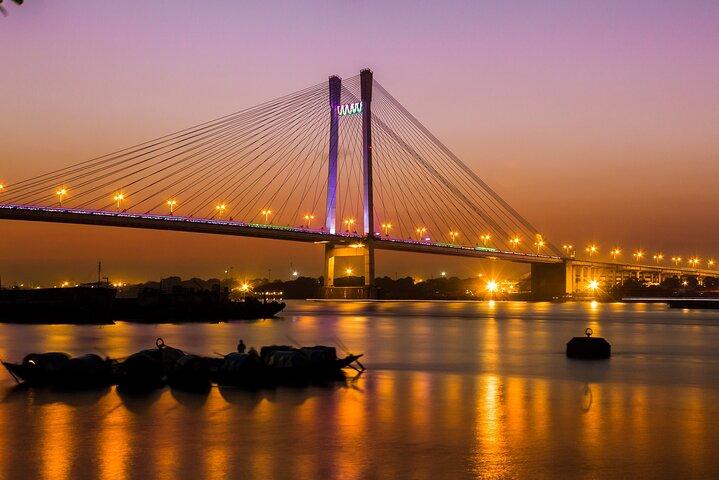 Calcutta moderna con antica ruggine (tour guidato della città di mezza giornata con guida)