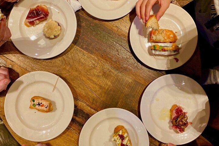 Tour a piedi storico ed esperienza gastronomica - Tour privato
