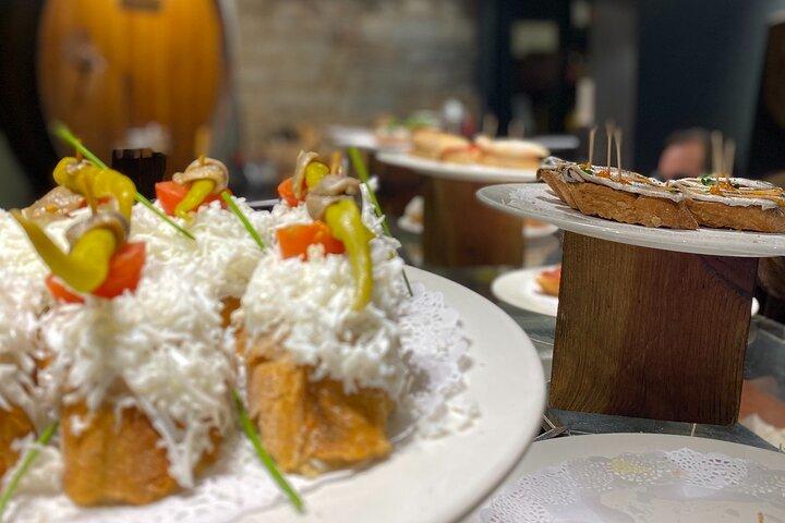 Tour a piedi storico ed esperienza gastronomica - Tour privato