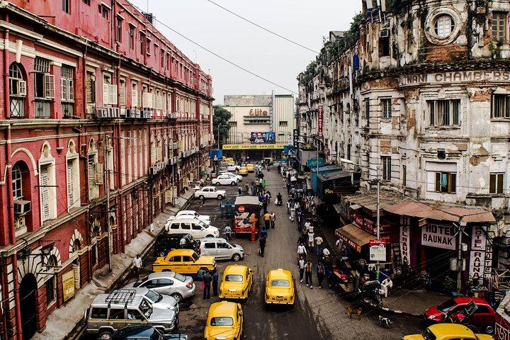 Calcutta moderna con antica ruggine (tour guidato della città di mezza giornata con guida)