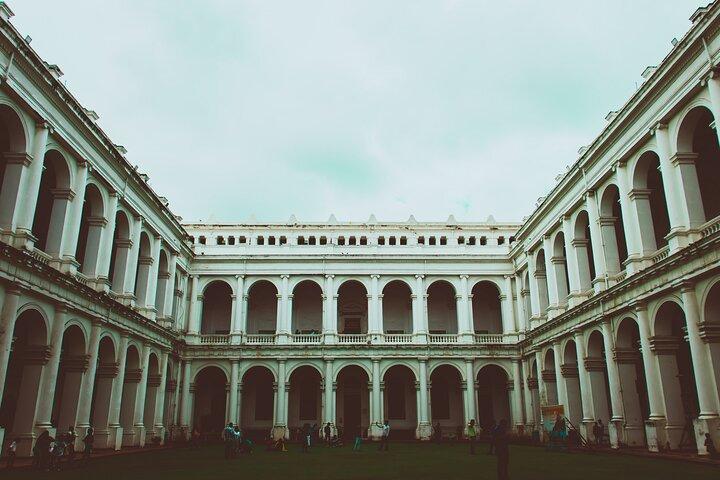 Calcutta moderna con antica ruggine (tour guidato della città di mezza giornata con guida)