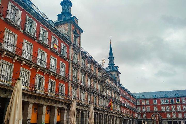 Zwischenstopp in Madrid eine private Tour mit einem Einheimischen: Beste Highlights von Madrid