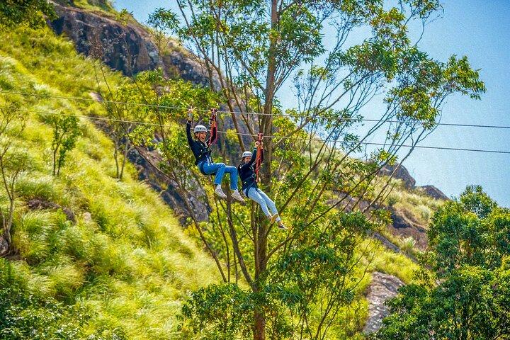 Little Adam's Peak Hike en Zip-lining van Ella