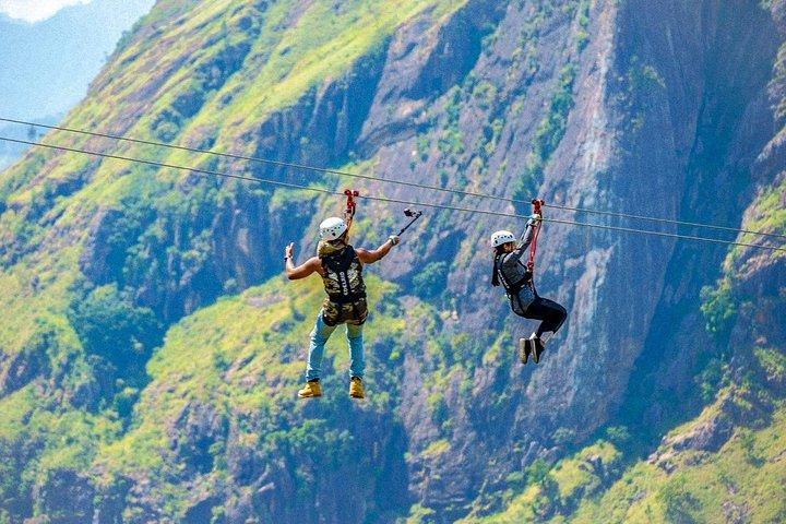 Little Adam's Peak Hike en Zip-lining van Ella