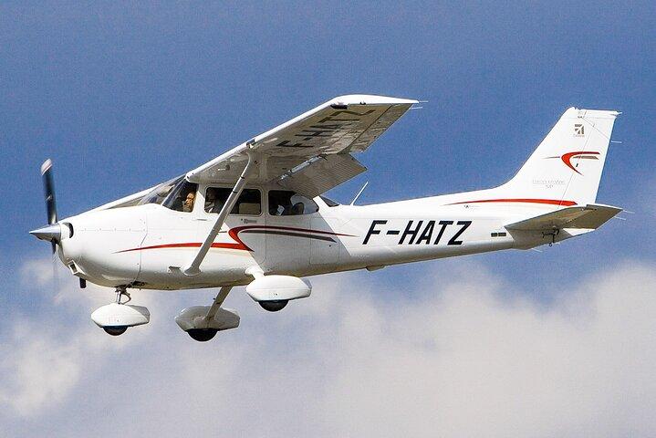Airplane Transfer between Colombo Airport (CMB) and Jaffna Airport (JAF)
