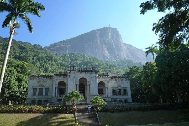 Christusbeeld met Dona Marta Belvedere en Parque Lage