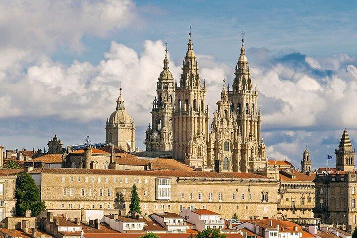 Santiago de Compostela Transfer privado do aeroporto SCQ para o centro da cidade