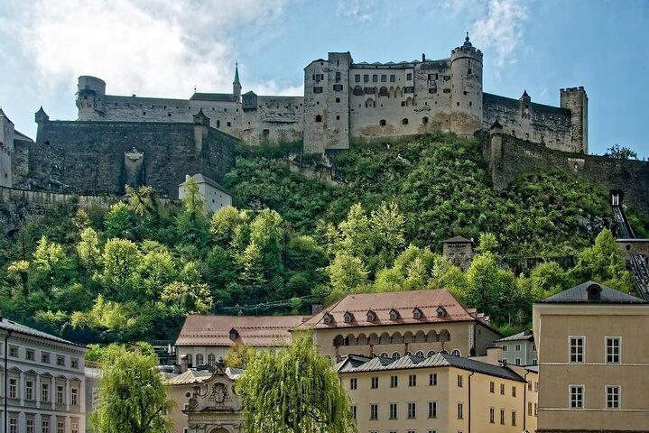 Excursión privada de un día a Salzburgo desde Viena con un local