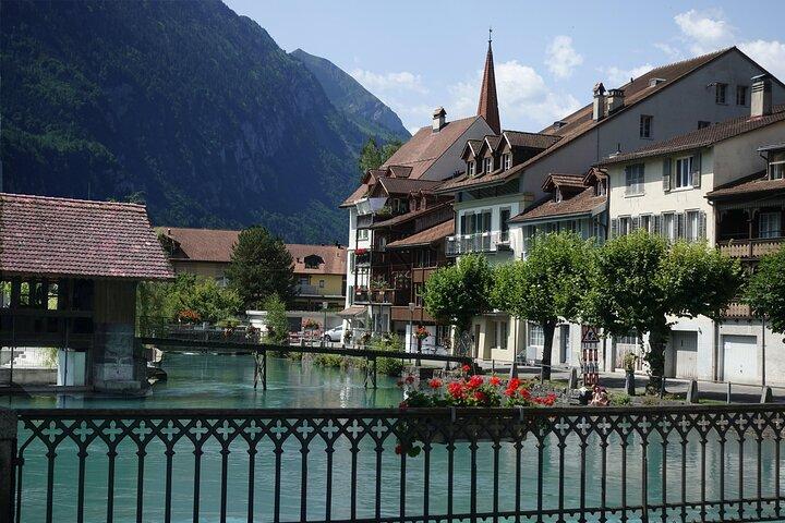 スイス村への日帰り旅行： インターラーケン・グリンデルヴァルト&ラウターブルンネン