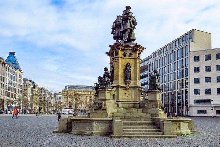 Visita privada de lo mejor de Frankfurt: turismo, comida y cultura con un local
