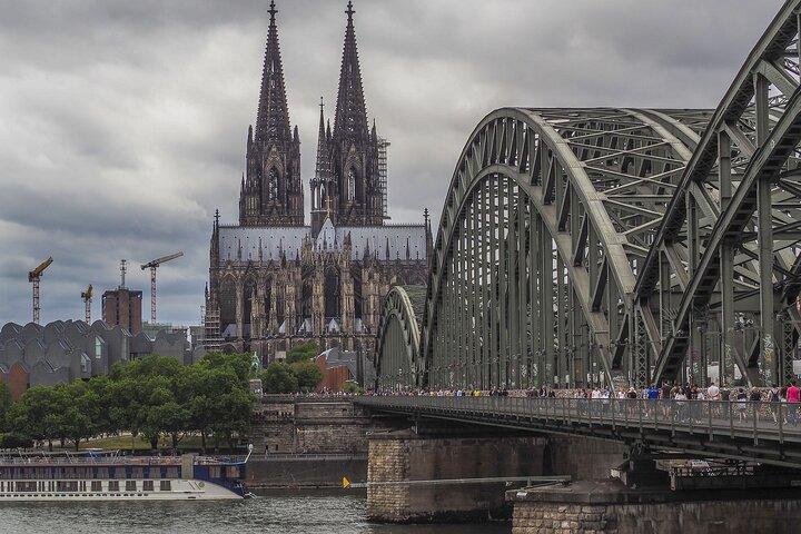 Private tour of the best of Cologne - Sightseeing, Food & Culture with a local