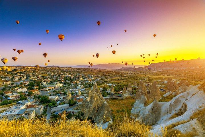 Cappadocia 1-Night Small-Group Tour with Hot Air Balloon