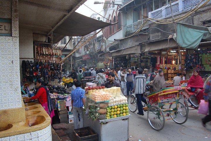 Entdecken Sie die Straßen von Old Delhi