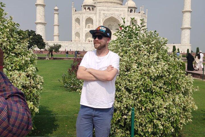 プライベートツアー：本格的なインドのドレスを着たタージ・マハルとアグラ城塞