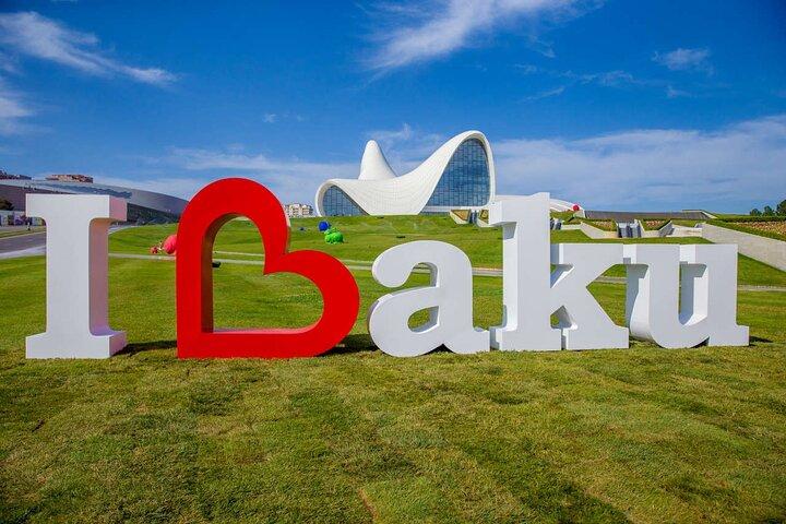 Ankomst Private overførsler: Heydar Aliyev Lufthavn GYD til Baku i Business Van
