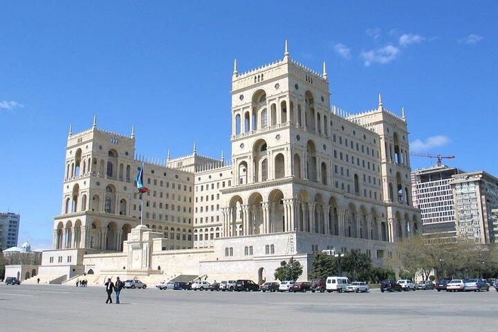 Ankomst Private overførsler: Heydar Aliyev Lufthavn GYD til Baku i Business Van
