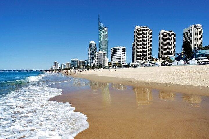 Traslado al aeropuerto de Gold Coast: Gold Coast al aeropuerto OOL en una furgoneta de lujo