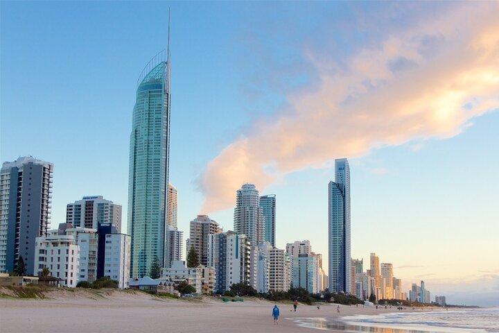 Traslado al aeropuerto de Gold Coast: Gold Coast al aeropuerto OOL en una furgoneta de lujo