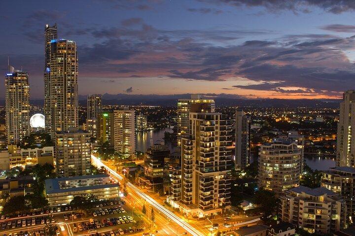 Traslado al aeropuerto de Gold Coast: Gold Coast al aeropuerto OOL en una furgoneta de lujo