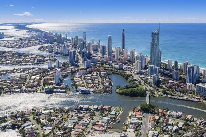 Traslado al aeropuerto de Gold Coast: aeropuerto OOL a Gold Coast en automóvil de lujo