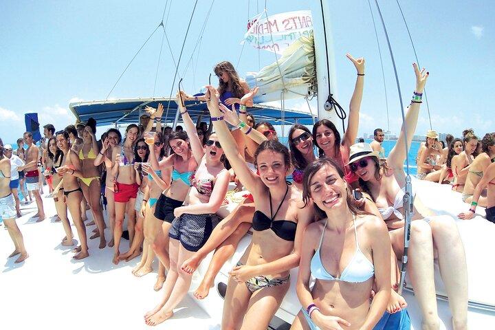 Catamarán y snorkel en isla mujeres